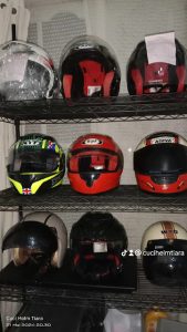 kumpulan foto Helm full face bersih dan wangi setelah dicuci