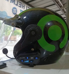 helm gojek yang sudah dicuci